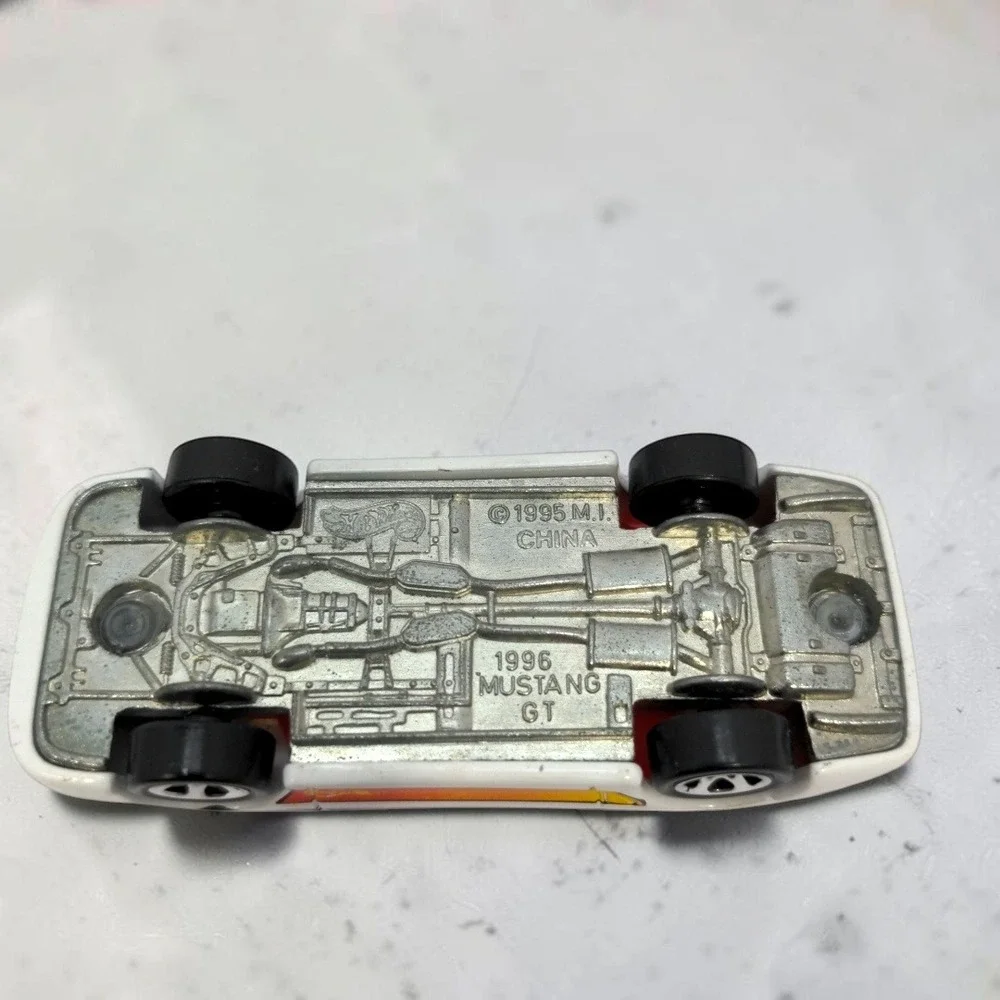 VTG Hot Wheels 1996 Mustang GT Convertible White Red Interior Diecast Toy Car